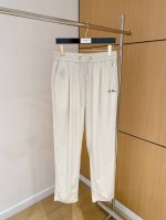 lp。 25Ss新款男士天丝长裤 顶级面料 最新款上身版型无敌正！ 绝对可以闭眼入的款 简约刺绣Logo 低调老钱风 此款裤子非常百搭，弹力腰围,日常上班 户外