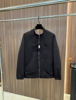 P250 巴宝莉 双面穿，秋季新款夹克外套，秀场新品品相非常完美，舒适保暖，三标齐全色泽饱满诱人，非常出彩的设计，轻松将时髦感进阶，做工极为考究严谨，走线工整细