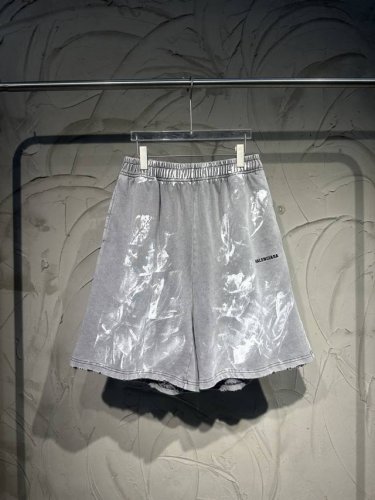 Balenciaga新款巴黎世家手绘短裤涂鸦刺绣字母裤子25Ss夏季最新款 纯棉材质380克蜡染布面料重工磨破洗水工艺整件漆染效果污脏水泥效果洗水灰做旧风格脏兮