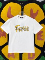 Fend* 2025Ss春夏新款棉质圆领短袖T恤 胸前小魔怪眼睛完美配色 顶级丝光棉面料定制 标准版型 黑 白 两色 男女同款 码数：S M L Xl Xxl