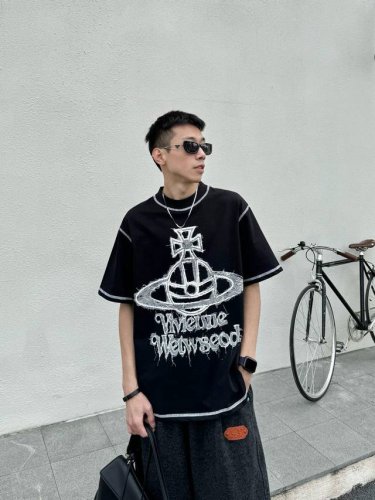 高品质 品名： 西太后 Vivienne Westwood 25Ss新款土星印花圆领宽松短袖男女同款短袖T恤 颜色：白色 黑色 尺码 M-L-Xl 肩宽 胸围