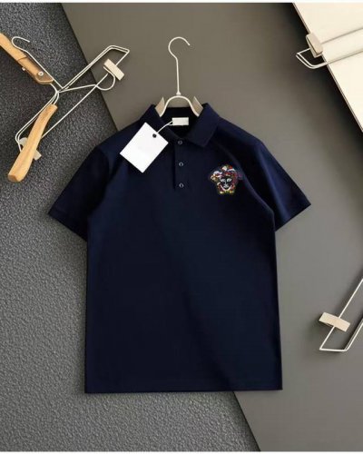 范思哲 2025官方春夏新款 男士翻领短袖polo衫，胸口精致Logo，高端主线系列，进口丝光珠地棉面料，面料属性皆为上乘，缔造出独一无二的面料类型。质感一流，
