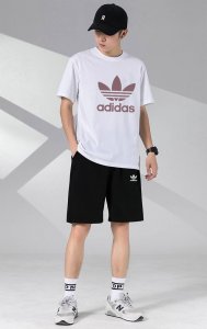 Adidas阿迪达斯三叶草休闲情侣款短袖短裤运动套装，男女均可轻松上身驾驭 ，面料柔软有弹性超级舒服 ！细节一步到位 ，腰部内里有抽绳可以随意调节！ 上身效果超