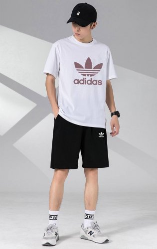 Adidas阿迪达斯三叶草休闲情侣款短袖短裤运动套装，男女均可轻松上身驾驭 ，面料柔软有弹性超级舒服 ！细节一步到位 ，腰部内里有抽绳可以随意调节！ 上身效果超
