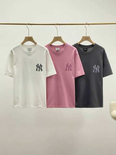 贸易公司订单，情侣款。Mlb 后背印花 短袖T恤。 正经出口韩国订单，男女情侣款，Xs S M为女款，L Xl Xxl为男款。 客供的260克纯棉双纱面料。手感