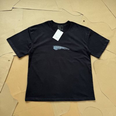 Givenchy纪梵希 字母Logo印花圆领短袖 Ss24T恤 不得不说Gvc家的衣服设计真的很棒 图案很有艺术感 这款T简直太酷了 好看又简约 绝绝子 小红书