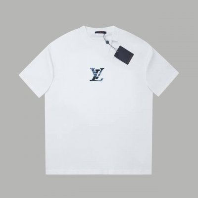 LV 25Ss早春新款 牛仔布贴布Lv字母烫钻短袖 轻奢主义 男女日常通勤穿搭必备单品 正确版本 欢迎对比 详细特征 320克 % 纯棉双纱汗布面料 同缸定染特