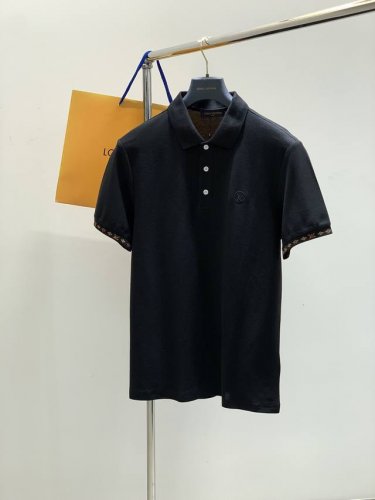 louisvuitton 路易威登，2025夏季最新款，专柜同步有售，原单狠货，时尚休闲翻领短袖T恤，上身很有特点！吸睛而有亮点，进口原版面料，顶级刺绣工艺字母
