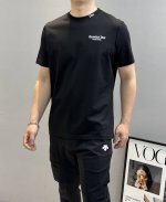 Dio*R迪-奥25S夏季圆领短袖，原单品质推荐！标签化的撞色高密度3D刺绣字母Logo .引入眼帘的品牌字母标识！采用定制190G丝光棉面料，上身后的轻盈感很
