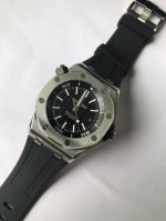 上新 爱彼-Ap入门版A P20420A型号，出自当代最伟大的钟表大师 没有之一 尊达之手，设计粗旷张扬，特殊的八角形舷窗表圈用8颗六角螺钉与表壳紧密结合，辨识