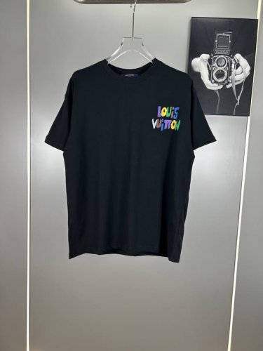 高端原版规格版本 路易威登 Lv重工印花Logo短袖T恤男女时尚同款 2025Ss新款纯棉双纱 定制面料采用威化布织法，超高端针织工艺，版型紧致立体，顺滑，上身