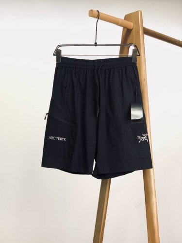 arcteryx 始祖鸟 2025Ss春夏新品 户外轻量男款速干弹力耐磨软壳短裤 这款轻量.耐磨.耐候的软壳短裤，适合温暖气候中的攀岩 面料拼接分区贴身设计 在