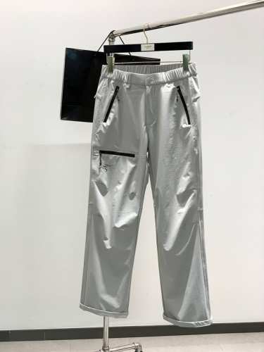 颜色：黑，浅灰 ，Arcteryx 始祖鸟，2025春季新品，时尚休闲长裤，专柜同步有售，原单狠货，采用进口原版面料，顶级印花工艺字母图案Logo，档次极高，从