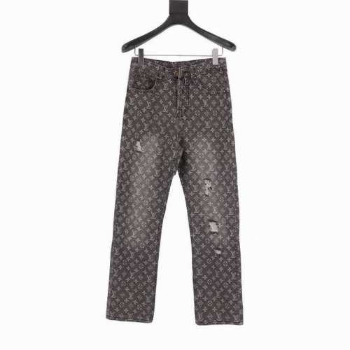 Lv 22Fw 小红人破坏提花牛仔裤 15,500购入Zp操作，1V又一满印提花百搭神裤。面料采用定制老花提花帆布面料，这种面料柔软而坚固耐用，面料做了成衣重工