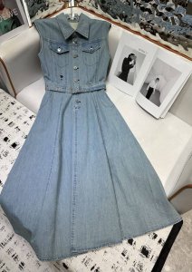 dio* 25Ss新款牛仔无袖连衣裙 洗水做旧工艺 字母金属扣子 搭配腰带 气质优雅 两色三码Sml