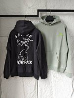 200 Arc X Sirrus Ls Henley 水洗刺绣环保北极熊做旧套头连帽卫衣帽衫 男女同款 采用380G双纱面料 成衣水洗做旧刀割工艺 柔软舒适 版