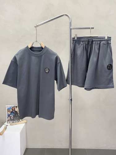 套。短袖 、短裤 Dolce&Gabbana杜嘉班纳独家专供新款专柜同款春夏套装，高级感满满！细节精致高档，做工无可挑剔！进口面料 立体精致细腻。原版高端双面平