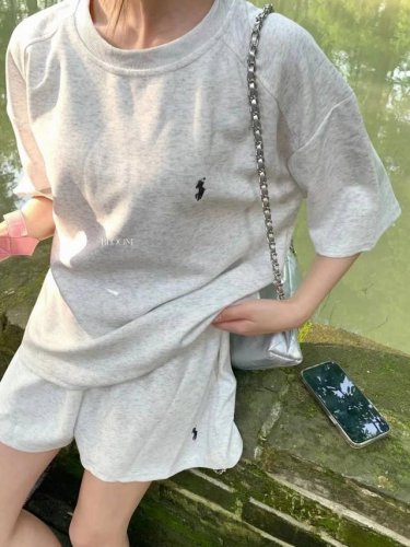 上新 一套 Ralph Lauren拉夫劳伦S战马刺绣短袖短裤两件套 花灰色太高级了宝子们懒人必备套装 显白又中性调的灰 颜色非常的有氛围 经典战马Logo刺绣
