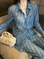 原版Ff......2025夏季新款活性印花翻领长袖衬衫 定制进口丝棉材质 质感光泽 养肤透气 通体满双F Logo设计 凸显品牌格调视觉效果 打造浪漫唯美风格