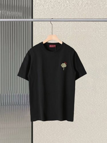 新款 顶级版本 古驰 Gucci 2025Ss春夏季新款花朵刺绣Logo 短袖T恤男女同款！ 官网同步 左胸Cucci花朵刺绣工艺设计，彰显品牌魅力，面料洗水处
