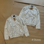 款号289 Stussy Ss 斯图西日系复古竖条纹长袖夹克 整件衣服立体剪裁 袖长身短的设计 符合当下流行趋势 上身挺阔有型 不油腻 耗时耗料 众多网红明星打