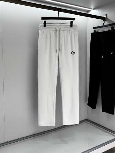 l春夏新品 极简运动打造出清爽的摩登Stay！穿上新颖 时髦面料舒服透气，穿着非常舒适 低调不失奢华 穿出去非常有档次。裤型款式和裁剪亦无需多言 上身精致跃然