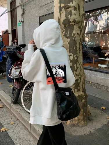 130 the North Face 北面 Tnf夕阳丽景春季连帽卫衣 高品质，做细节 甄选新疆华棉面料 手感软糯细腻 上身充满质感 非常轻便舒适运动宽松版型不