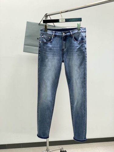 balenciaga 巴黎世家，2025春季最新品，专柜同步有售，原单狠货，水洗休闲牛仔裤，进口原版水洗弹力面料，舒适有弹性，顶级刺绣工艺字母图案Logo，原版