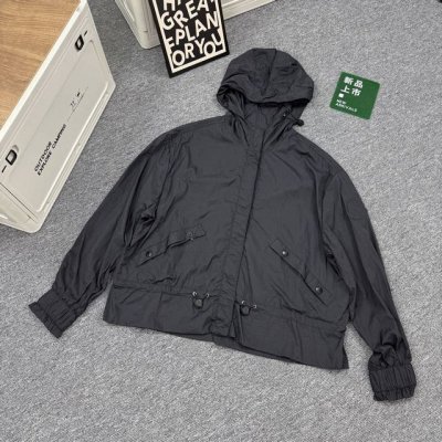 款号A35 Moncler 蒙口25Ss春夏新品Kolrun官网同步防晒风衣 进口记忆丝面料质感轻盈透气！ 原版一比一定制完美版型超级大爱，抽绳松紧腰H版型上身