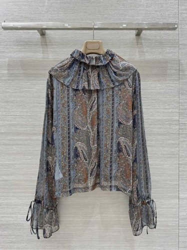 独家首发，原单品质 Slp* 25S新品，腰果花荷叶边花瓣领衬衫！飘逸垂坠顺紆材质，高级色系古典印花！荷叶花边设计气质优雅。经典宽松版型百搭不挑人上身，完美做工