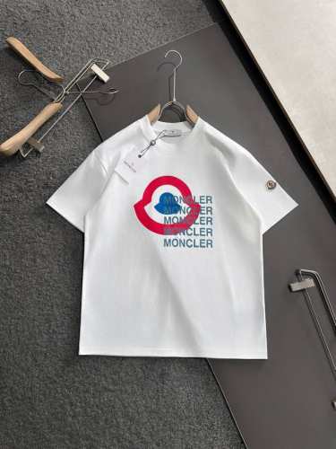 上新款号： M1050 2025早春Moncler 蒙口 官网同款印花图案 双纱纯棉短袖 - 260G双纱纯棉顶级面料 手感柔软 百分百纯棉独家出货 定染硫化黑
