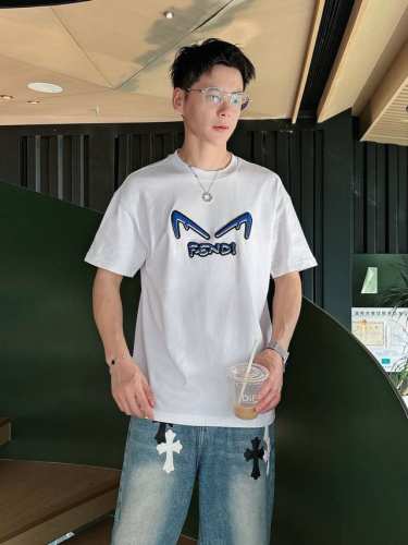 M-3Xl fd 25Ss春夏新款首发专柜最新款短袖圆领T恤 高端订制 设计前卫时尚 品牌Logo重工艺设计 高端定制面料.手感柔软.穿着舒适.专柜级别精致车线