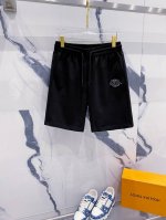 迪奥 2025春夏新款男士休闲短裤 高端货简洁时尚大方 定制原版进口面料 简洁利落又清爽 品质做工细节经得起任何形式检验简约大方百搭款 上身优雅帅气，焕然一新的