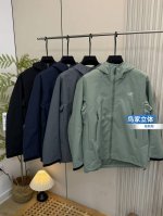 Arcteryx 始祖鸟轻量剪裁轻奢冲锋衣 灰色 藏青 绿色 黑色 尺码S到2Xl 内里网布150D 透气性高 主要款式是袖子弯刀剪裁，比普通的上身更显格调，衣