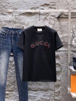 P180 Gucci古驰 新款短袖 日常出门闭眼搭定制丝光弹力棉面料短袖T恤 魅力在于创造了简约奢华感的时尚,随意搭配感受英式风格独特气质. 宽松的版型展现出休