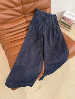 25Ss 明线撞色设计阔腿牛仔裤 白色明线勾勒设计感 醒目出挑 不失单调 高腰直筒大阔腿 上身超级显长腿 拉长双腿比例感 采用亚麻材质牛仔面料 手感特别舒服 轻