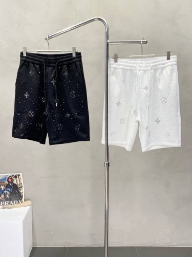 louis Vuitton路易威登独家专供新款春夏短裤高端版本！专柜定制面料 透气舒适度高，细节无可挑剔，品牌元素设计理念，体现高品质。手感细腻柔软！呈现休闲裁