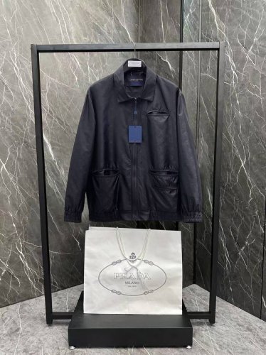lv 官网同款，三标齐全，提前发售 2025Ss开春新款男士夹克外套，原单三标齐全高端版本 专柜定制面料 透气舒适度高，细节无可挑剔，品牌元素设计理念，体现高品