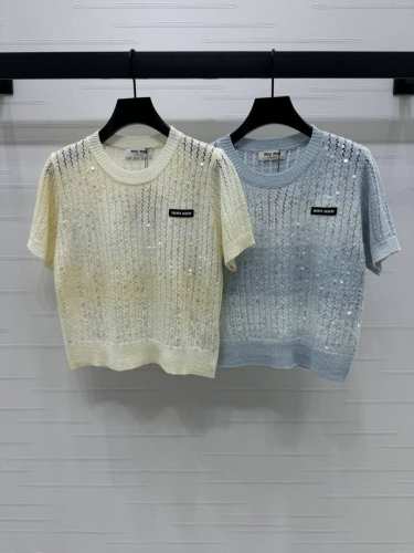 p210上新原单高端品Miumi*2025春夏最新系列！重工亮片圆领针织短袖！少女风减龄又时髦！重工珠片Logo低调奢华，版型百搭不挑人！2色！S-M-L3码！