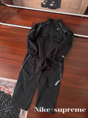 上衣 裤子 Supreme X Nike 联名款 Ss25 Week4 Track Jacket 袖口刺绣Logo拉链开合夹克外套 男女同款 原版1：1定做，定
