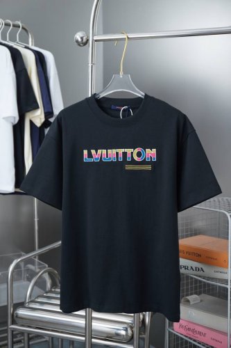 路易 Lv 25Ss早春新款短袖 渐变刺绣水墨画印花短袖 轻奢主义 男女日常通勤穿搭必备单品 正确版本 欢迎对比 详细特征 320克 %纯棉双纱汗布面料 前幅渐