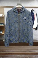 Lv路易威登- 2025春季百搭臻品！一件集品质与风格于一身的夹克外套，无疑是彰显个性与品味的关键所在。选用客供进口面料，以其独特的材质组合与精心设计，满足你对