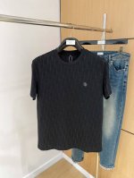 迪奥25Ss春夏 新品 定制蚕丝面料丝滑透气！时尚经典圆领短袖时尚单品设计，更加时尚舒适，高标准定制，上身非常有型，胸前品牌经典Logo 图案 客供辅料，客供进