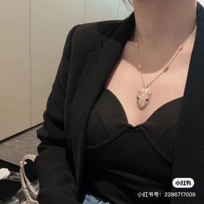 宝格丽众明星爱戴打造 时尚高级精品 宝格丽蛇项链 奢侈品蛇升级版Bvlgari 新款火爆上新进口工艺满身高碳钻，内圈完美镂空、真金电镀、形态栩栩如生 手镯 原版