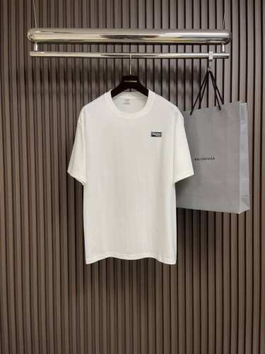 Balenciaga 印花Logo圆领短袖T恤，定织定染百分百纯棉双股面料 成衣洗水 前后幅高清扫描图案完美还原激光定位机印 领口罗纹面料定织定染色 整体走线平