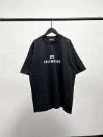 高版本 质量很好 巴黎世家 Balenciaga胸前马赛克模糊印花 双B重影字母男女同款刺绣字母短袖T恤 此款尺码偏大 最小Xs穿到145斤左右 最大穿到200