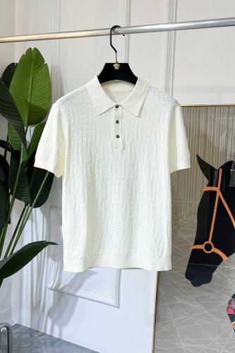 芬迪 2025Ss春夏最新大爆款精品短袖T恤，定制进口轻柔伊力特面料，时尚大牌元素Logo点缀，会呼吸的面料，质感细腻柔软，贴身冰爽顺滑。吸湿排汗，简约大方又不