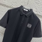 LOEW*罗意* 短袖POLO 2025春夏新款 简约经典图腾刺绣珠地面料 短袖polo立领男女同款 尺码： M L XL 2XL 3XL 颜色：黑色 白色