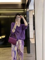 慵懒度假风晕染印花套装 宽松下摆巧妙遮肉，各种身材都能驾驭，触感柔和细腻光泽深邃迷人，别致印花点亮整一套，气质简约为夏日清爽減负 Smlxl