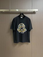 moncler 蒙口2025Ss夏季新款涂鸦提花圆领短袖T恤 采用原版 G 螺纹同缸定染零色差 全新定制辅料 独家品质区别通货 欢迎对比 尺码 S-Xxl